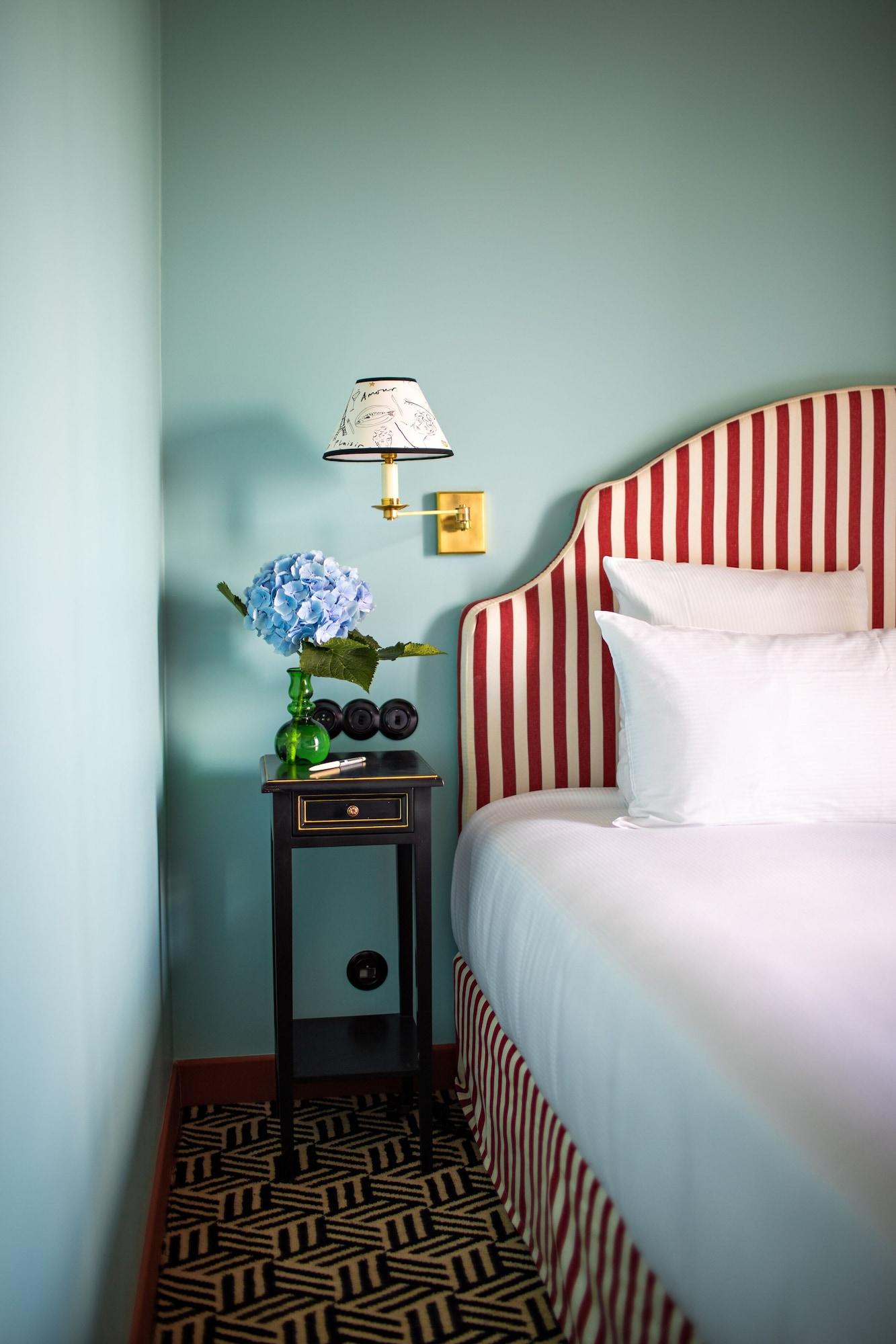 Hotel Les Deux Gares Париж Экстерьер фото