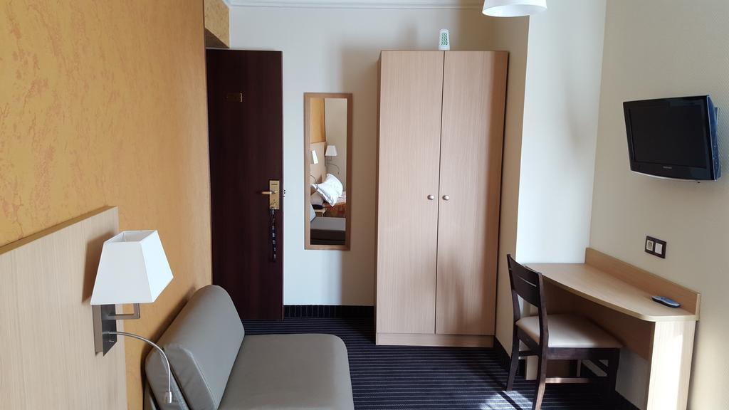 Hotel Les Deux Gares Париж Экстерьер фото