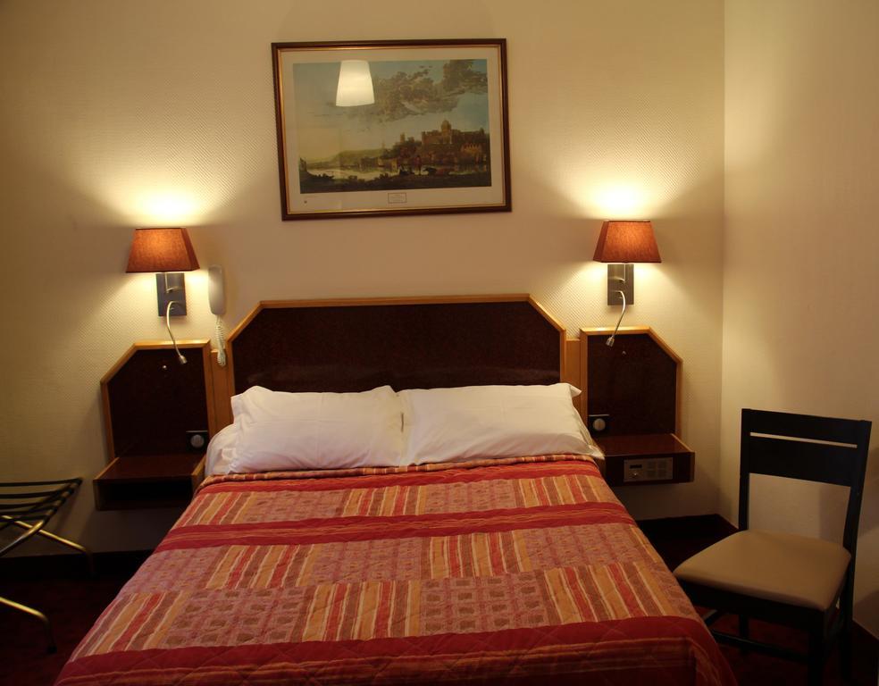 Hotel Les Deux Gares Париж Экстерьер фото